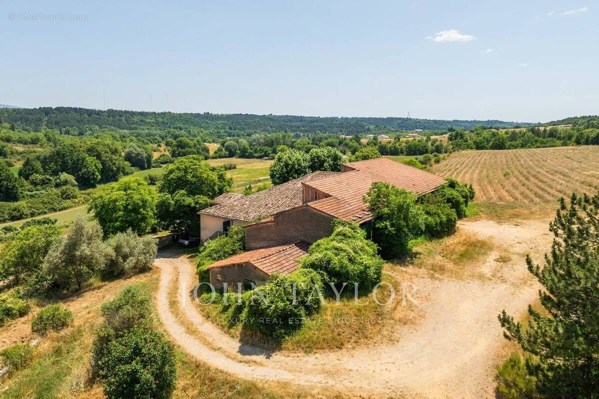 Domaine agricole à vendre à Roumoules,  Bastide Historique, Dépendances, Terres Agricoles et Ressources Naturelles - photo 2