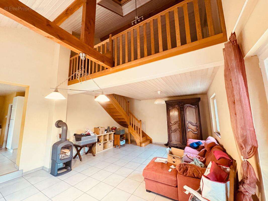 Maison à REGNY