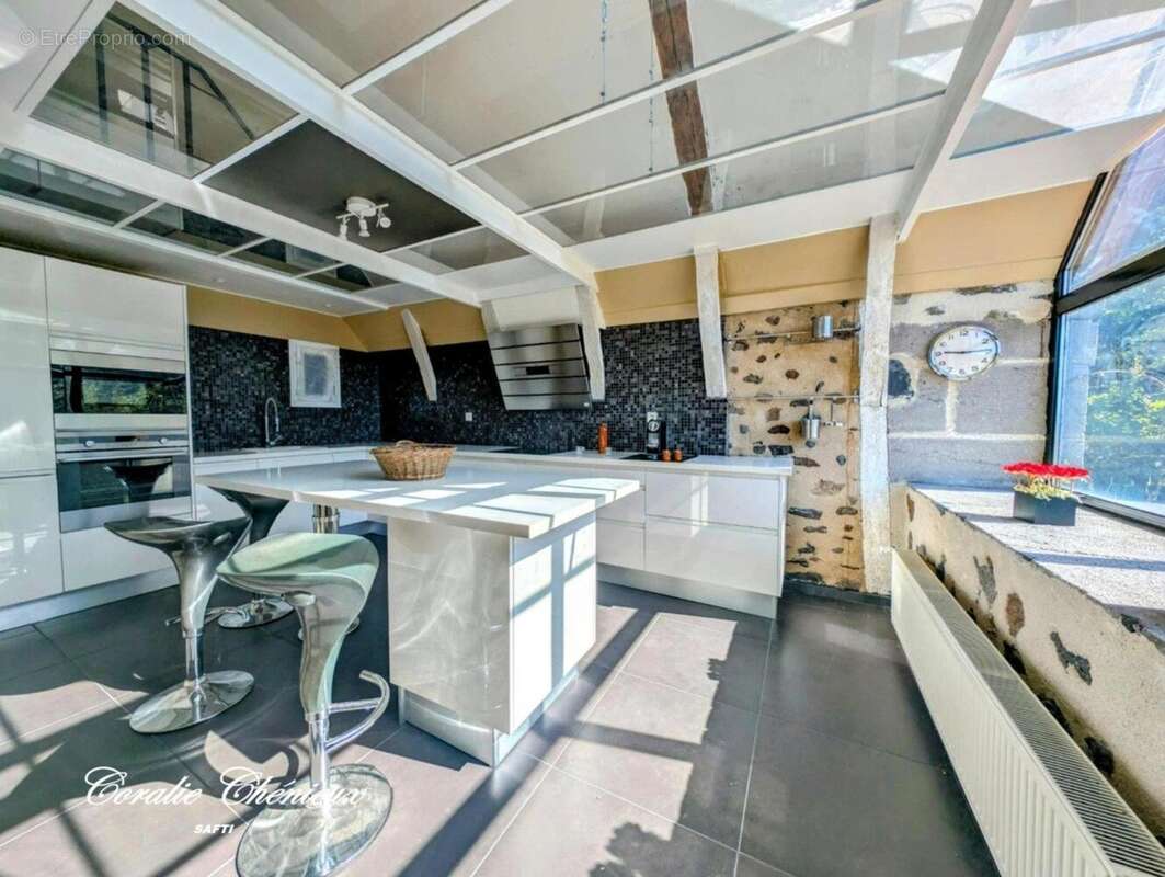 Photo 4 - Maison à ANGLARDS-DE-SALERS