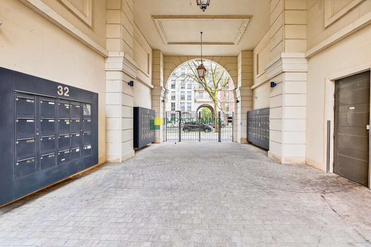 Appartement à LA GARENNE-COLOMBES