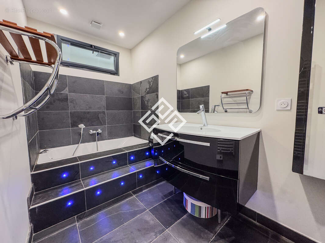 LUCIE - Villa de Standing avec Piscine, Jacuzzi, Pool House & Dépendances - photo 11