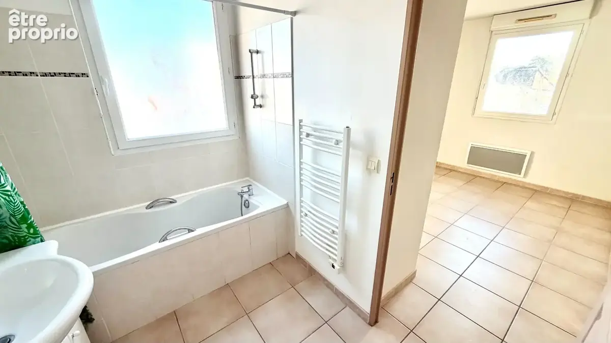 Appartement de type T2 avec terrasse de 25 m²  sans vis à vis et garage  privatif. - photo 6