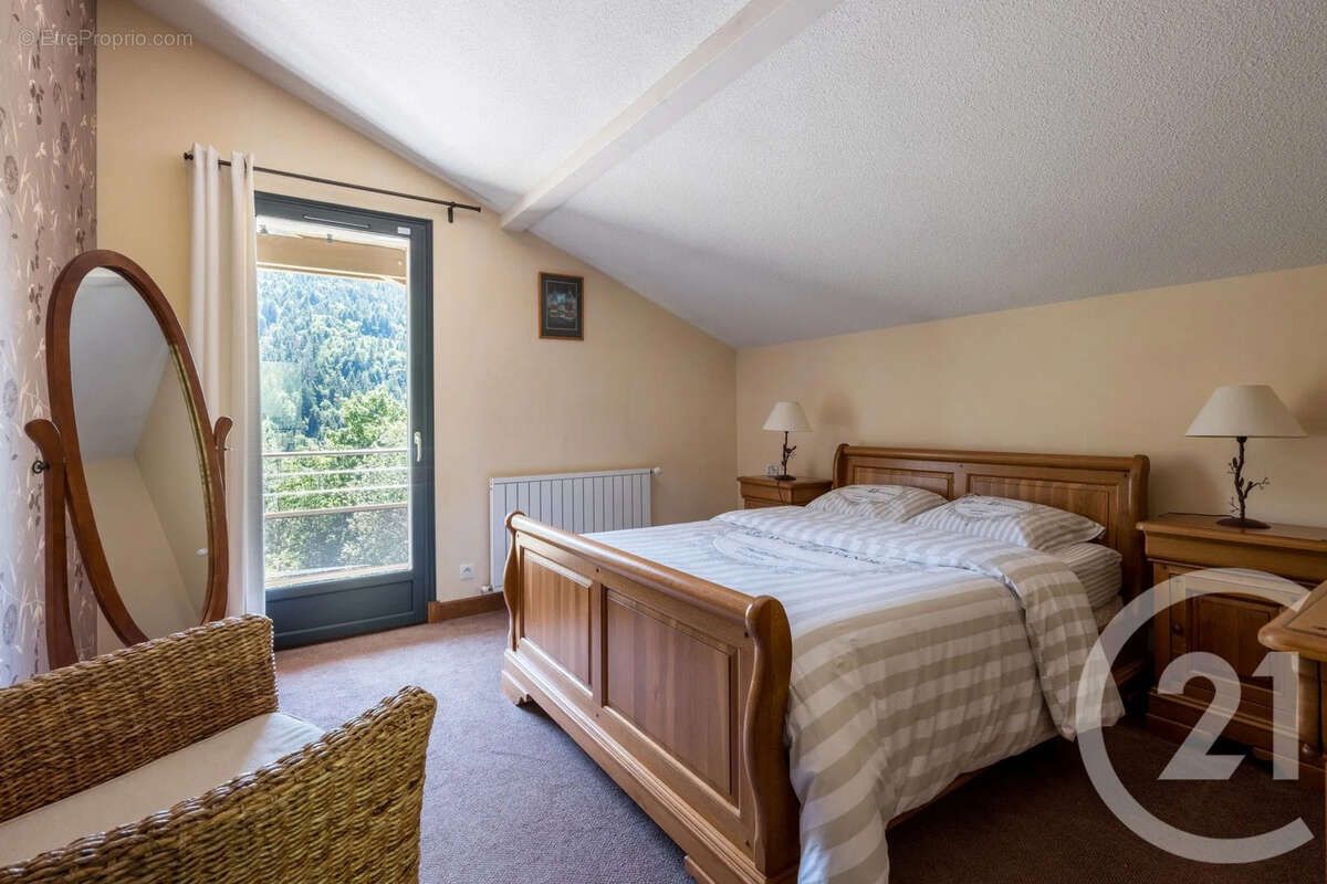 Maison à ARACHES-LA-FRASSE