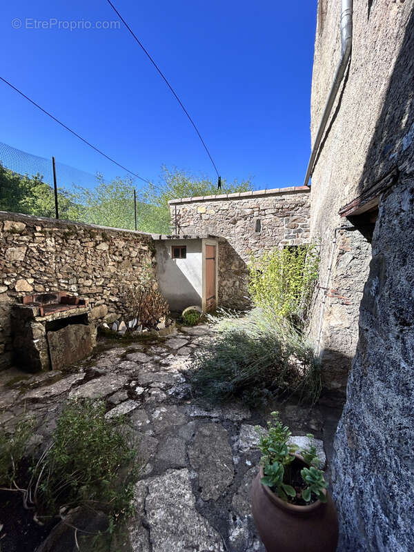 En Cévennes, Maison de village, avec terrasse et cour intérieure - photo 10