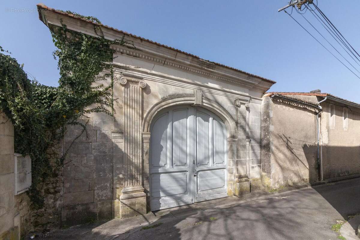Maison à CHATEAUNEUF-SUR-CHARENTE