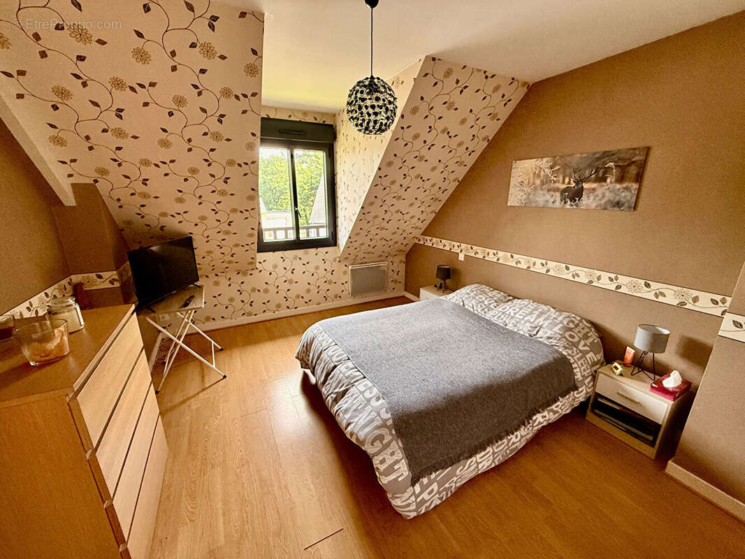 Maison à DOMAGNE