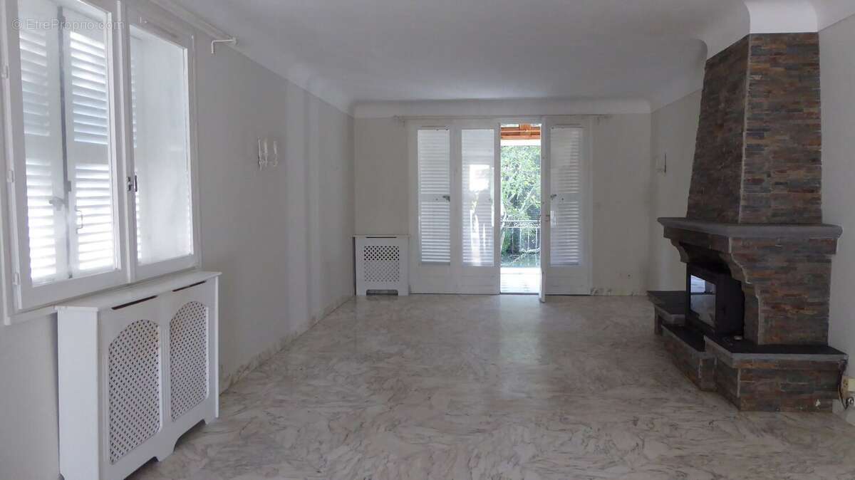 Maison contemporaine 200 m² avec T3 indépendant, piscine, terrain 1300 m²  proche lac  sans vis-à-vis  fort potentiel - photo 5
