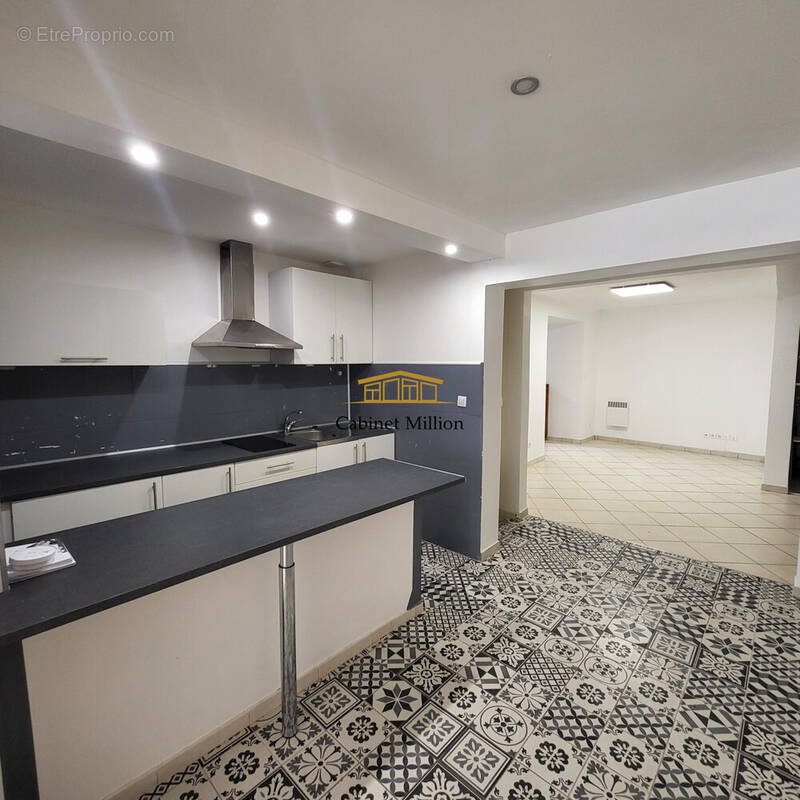 Appartement à COURNONTERRAL