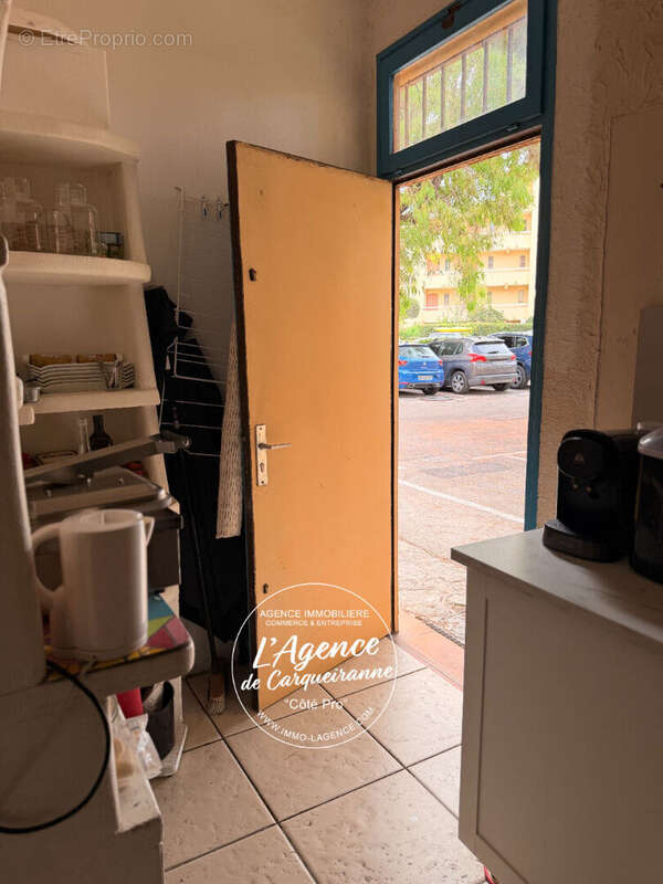 A vendre fonds de commerce ou location gerance bar a vins bieres avec licence iv idealement situe dans le quartier de la faviere - photo 11