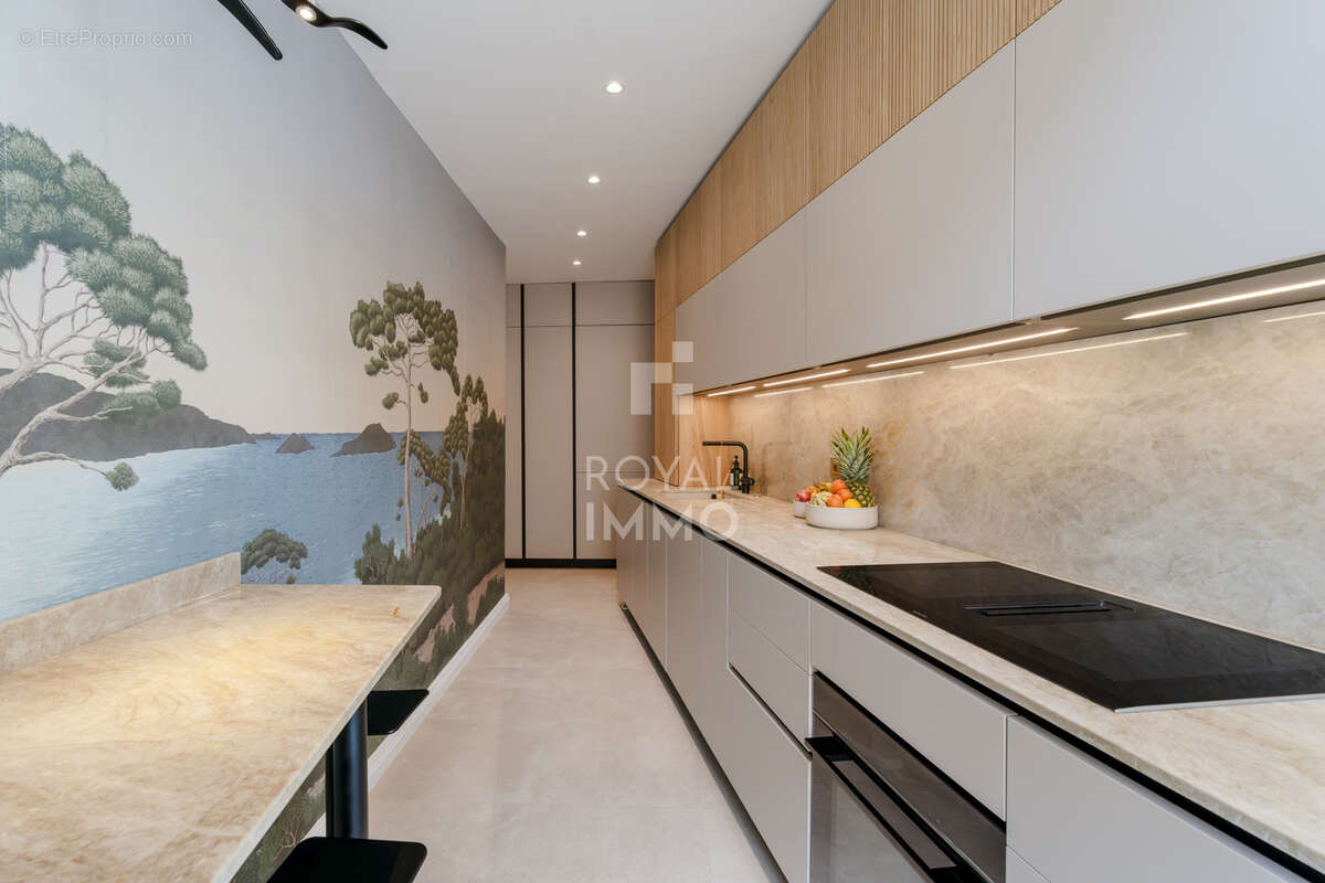 Élégant appartement haussmannien de prestige   120 m2   Hyères Centre Ville - photo 9