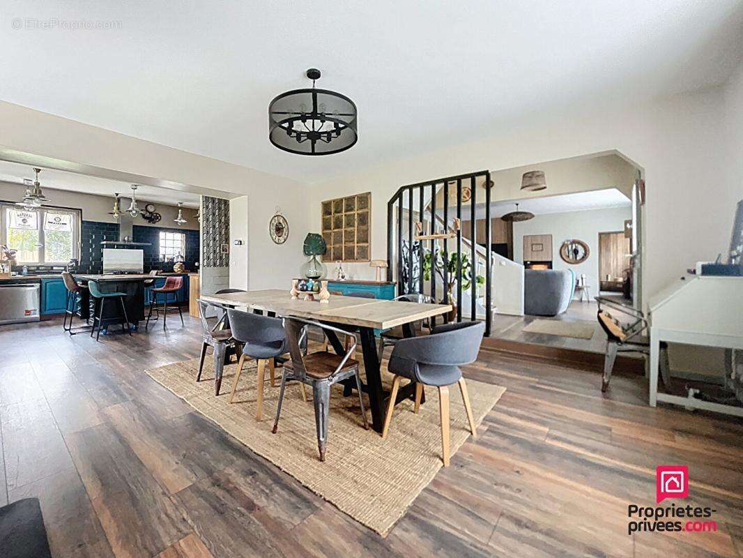 Maison à LE MELE-SUR-SARTHE