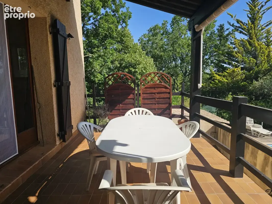 Villa provençale avec piscine, garage et vue dégagée à pied du village - photo 5