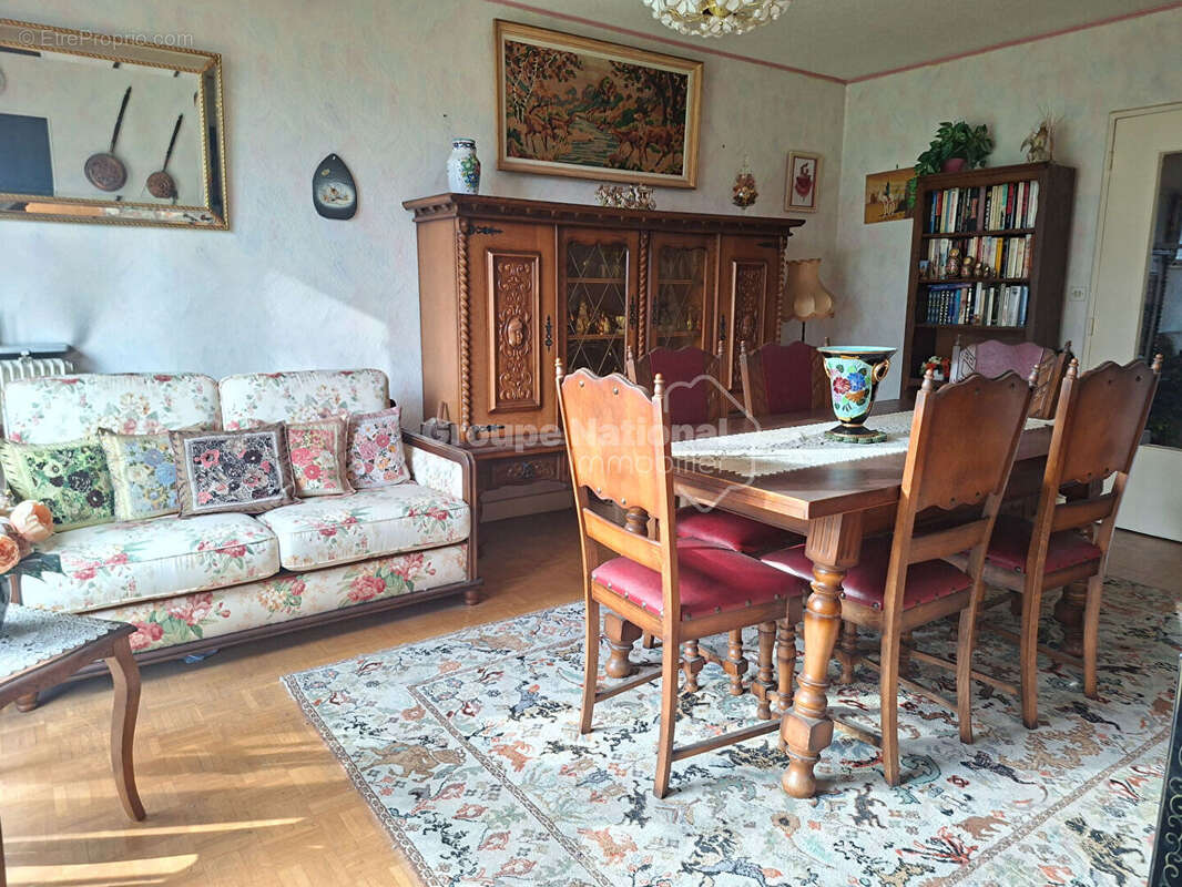 Appartement à BEAUCHAMP