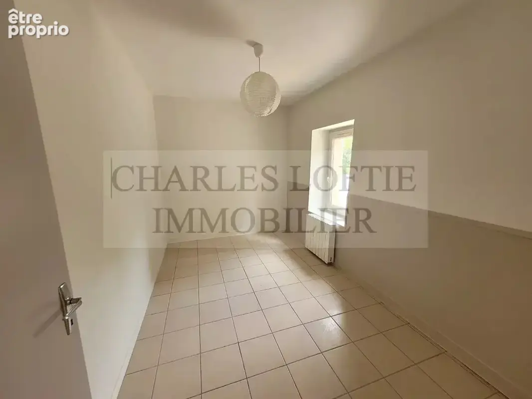 Maison de plain-pied avec terrain de près de 1500 m² - photo 5