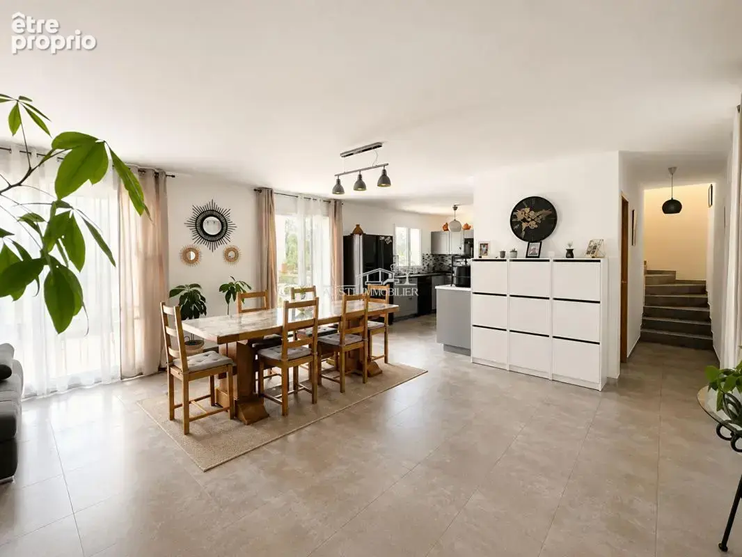A VENDRE - Belle maison familiale T5 au calme, au fond d'une impasse à Saint-Victoret - photo 5