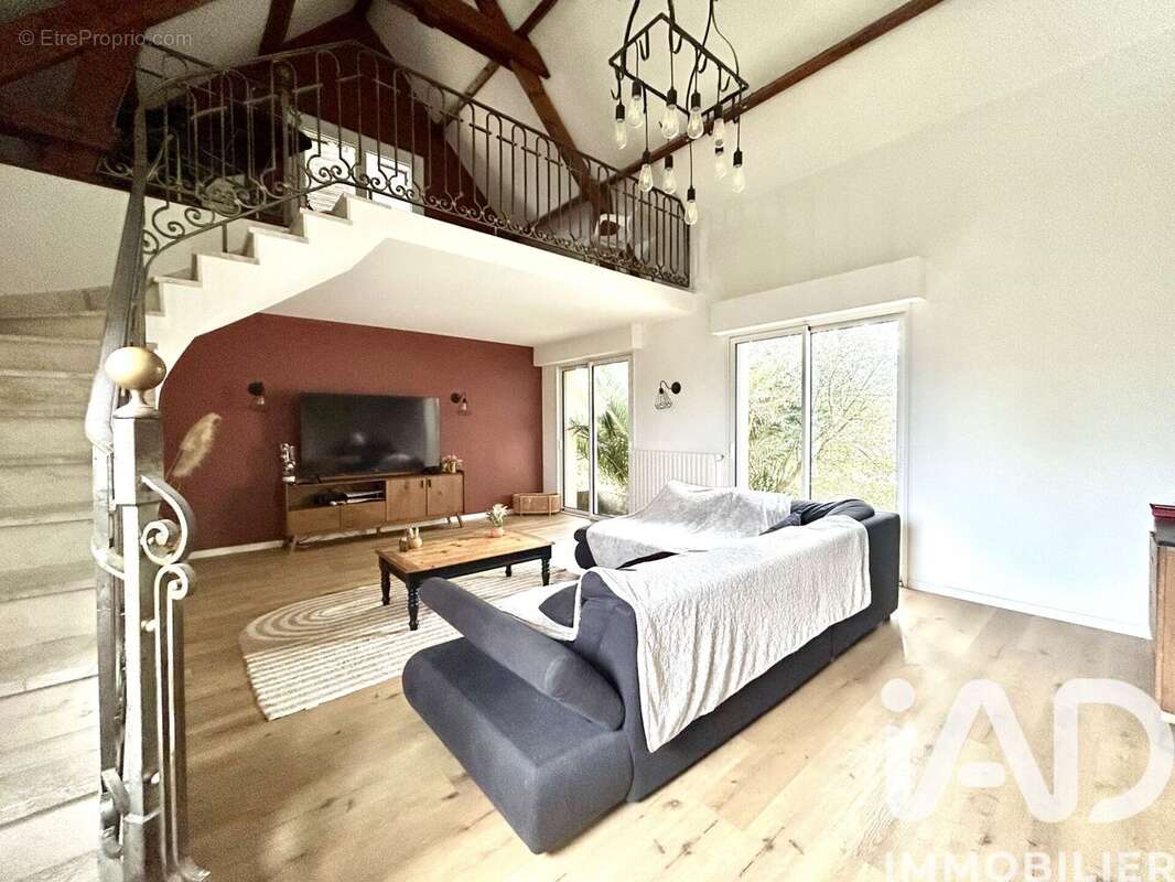 Maison 228 m² à Montjean-Sur-Loire  - photo 4