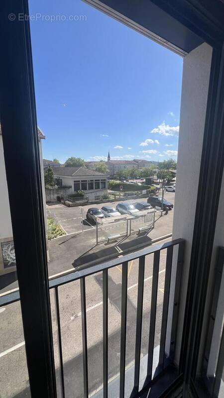 Photo 1 - Appartement à LA TOUR-DE-SALVAGNY