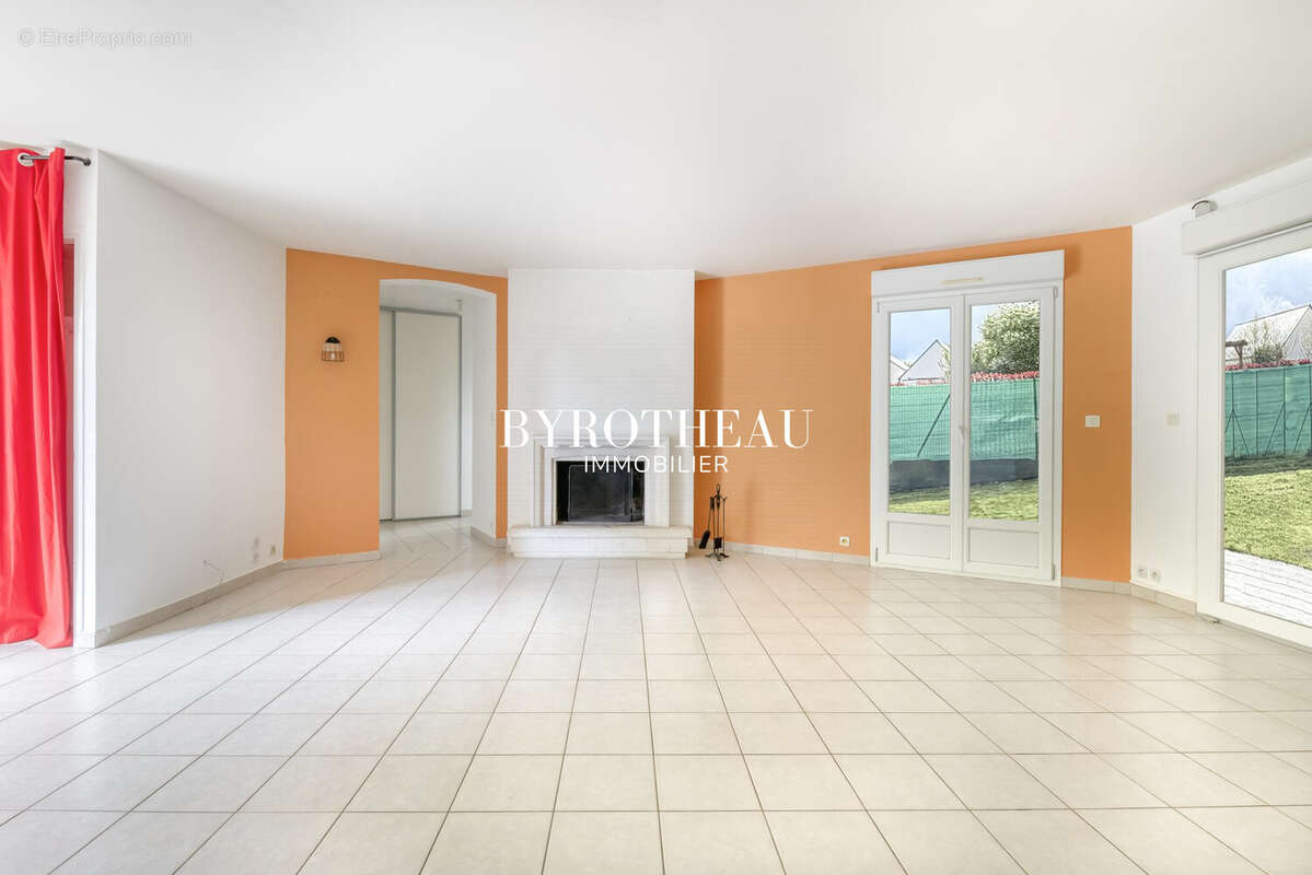 Maison 114 m² à Saint-Augustin-Des-Bois  - photo 4
