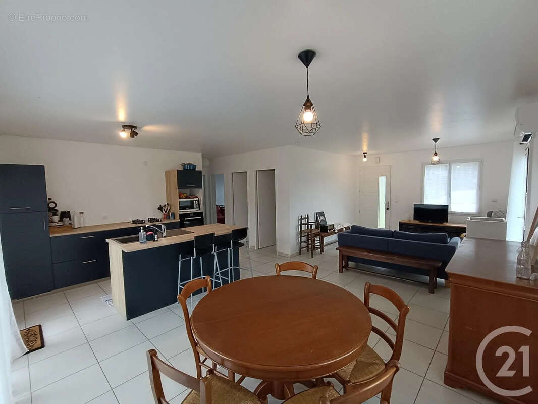 Maison 71 m² à Gours  - photo 3