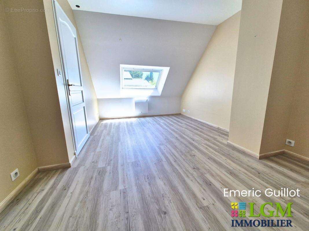  À VENDRE – Maison de bourg entièrement rénovée de 110 m² - 3 Chambres - Bureau - Terrasse - Atelier - appentis - Cave - Chambon - photo 12