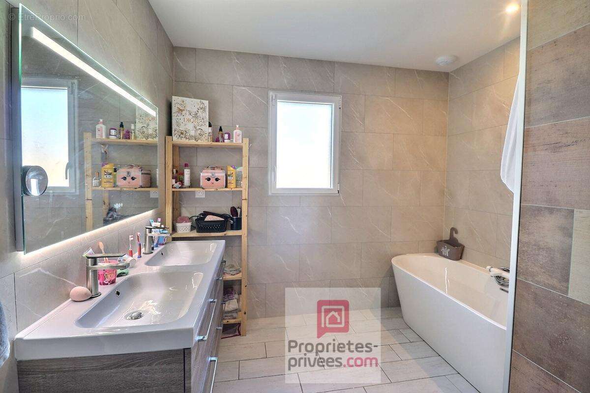 Maison 6 pièces 138 m2 avec GARAGE  - 4 CHAMBRES DONT UNE SUITE PARENTALE 137 m2 avec cellier et garage - photo 7