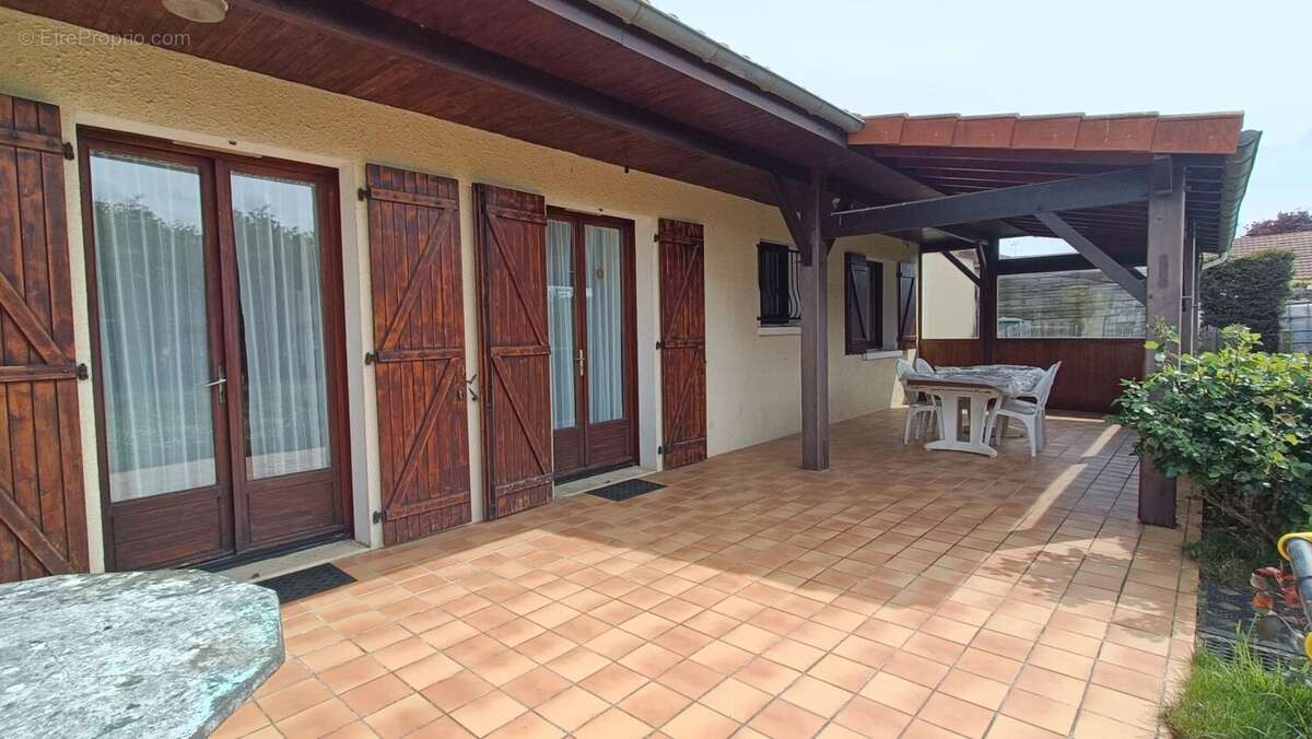 Maison à AYRON