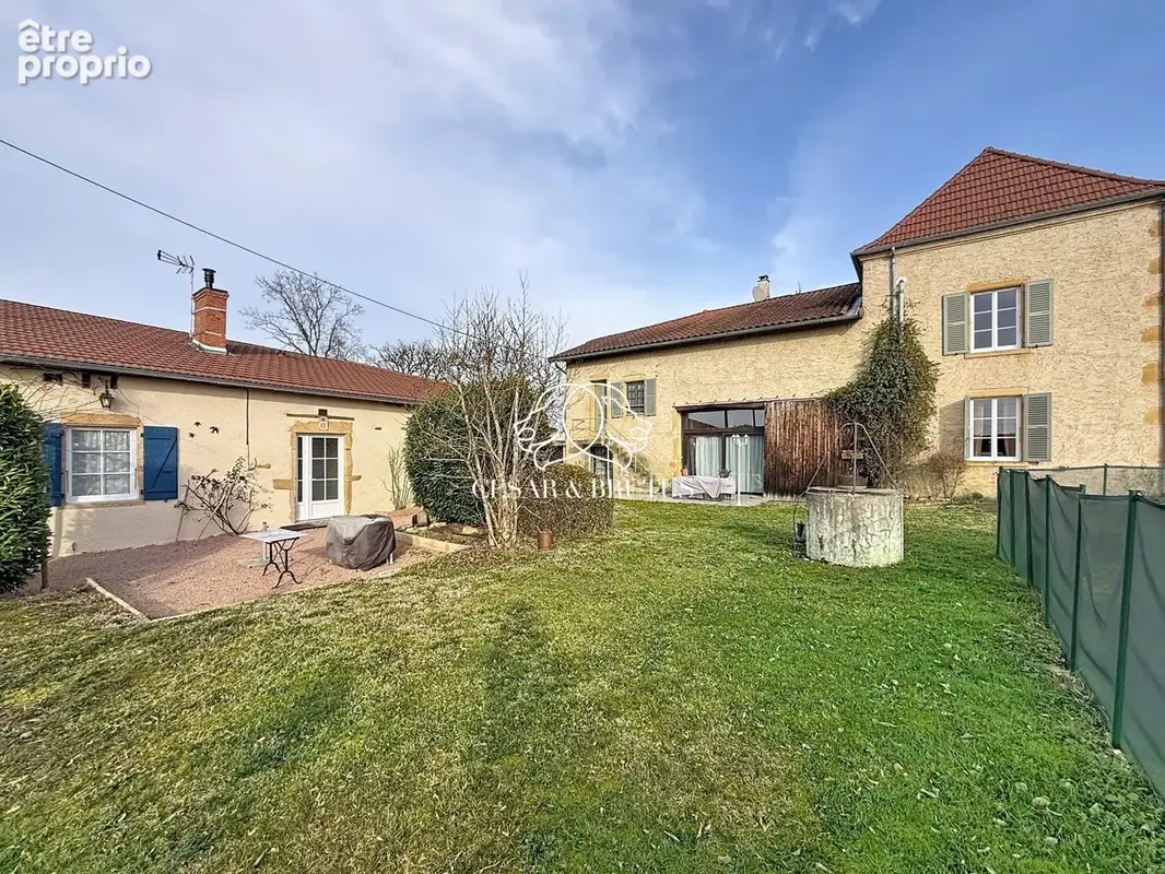 Maison à POUILLY-SOUS-CHARLIEU