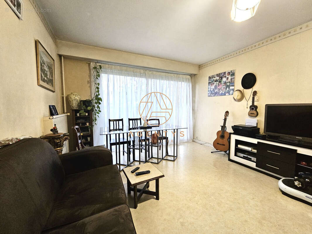 Appartement à LES PAVILLONS-SOUS-BOIS