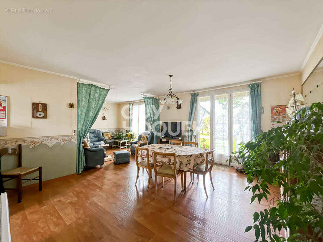 Maison à MAUPERTHUIS