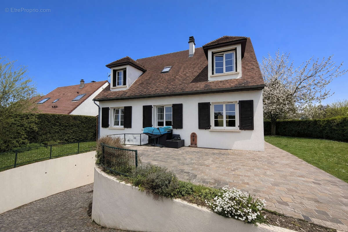 Maison à LA CHAPELLE-EN-SERVAL