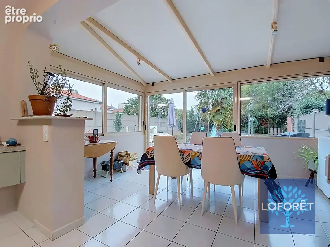 CHANTONNAY CENTRE-VILLE  maison 6 pièces 163m² habitable - photo 2