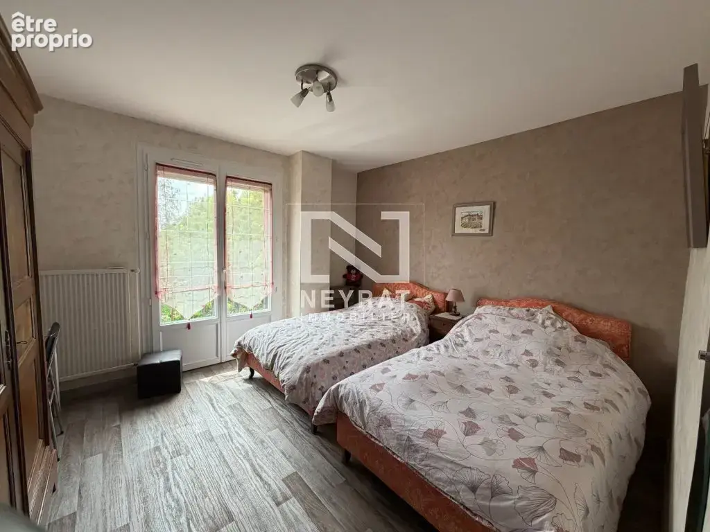 Maison familiale de 196 m² avec 6 chambres, dépendance et grand terrain à Paray-le-Monial - photo 10