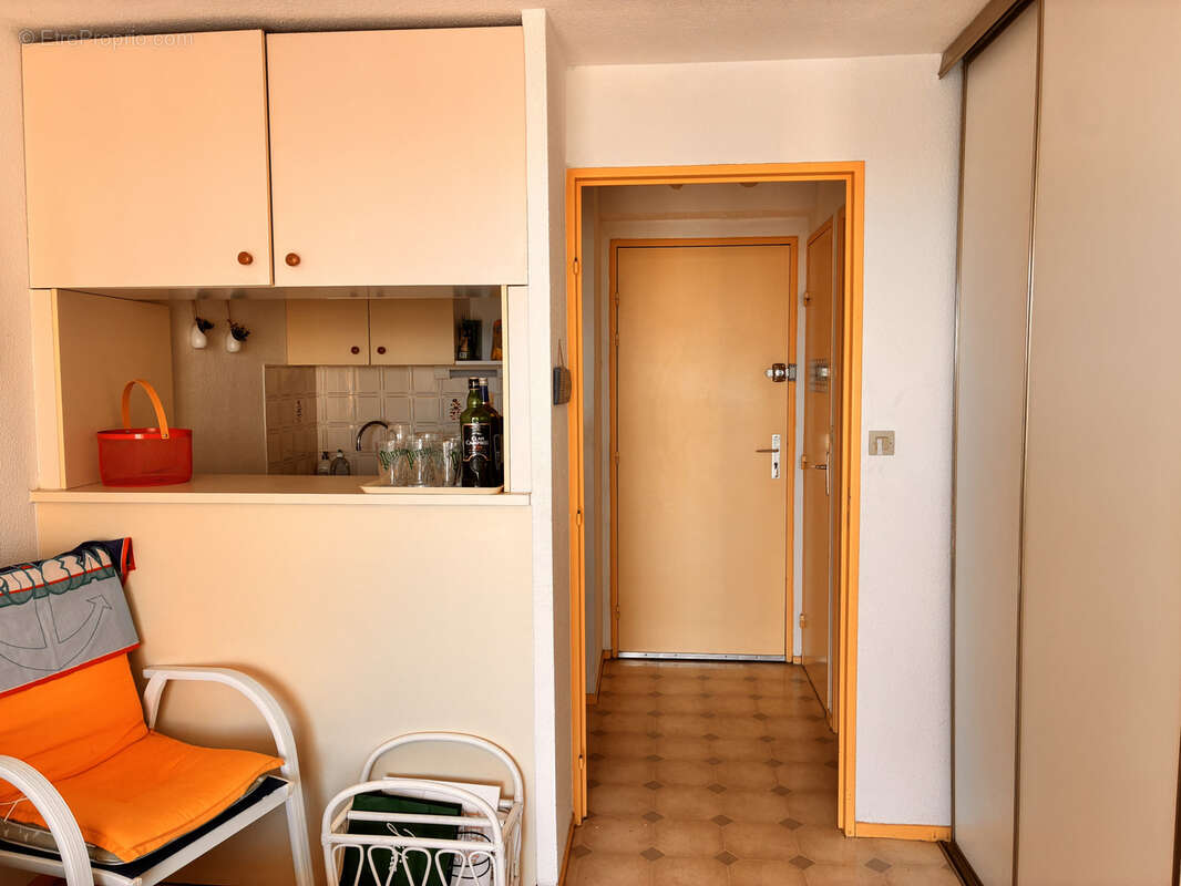 GRUISSAN - RIVE DROITE Appartement de type 2 avec loggia et place de parking privative - photo 7