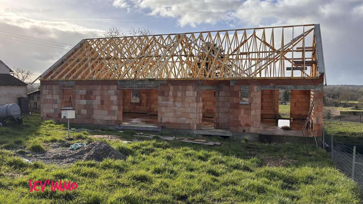 Maison à SAINT-GERMAIN-DES-FOSSES