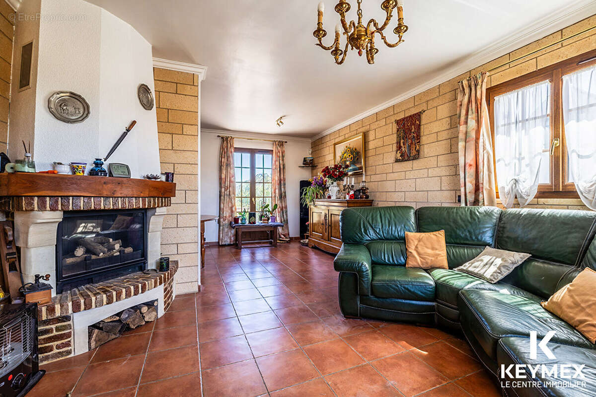 Maison familiale -140m² - 5 chambres - Sous-sol total - terrain piscinable - photo 2