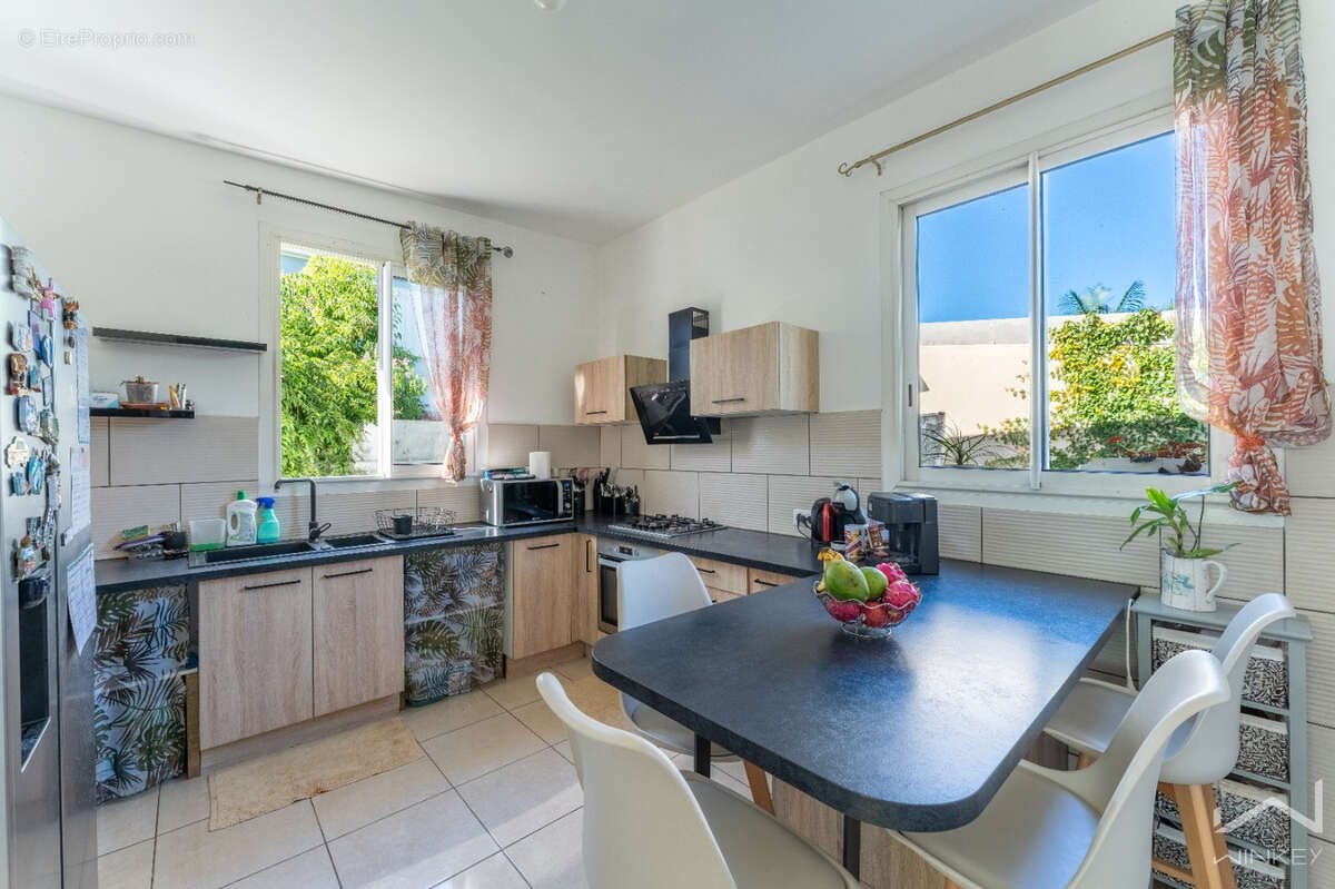 EXCLUSIVITÉ · Maison 230 m2 · 2 logements indépendants · Le Tampon 12ème Km · - photo 4