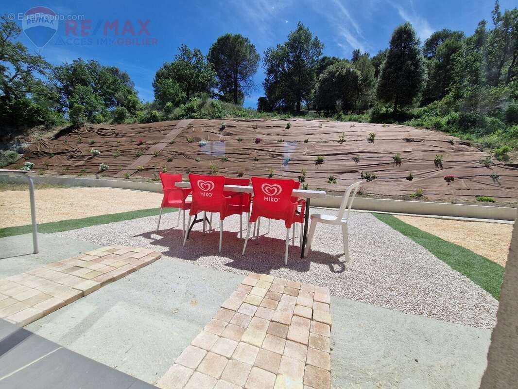 Villa 4 faces de plain pied de type 4 avec garage et jardin - photo 26