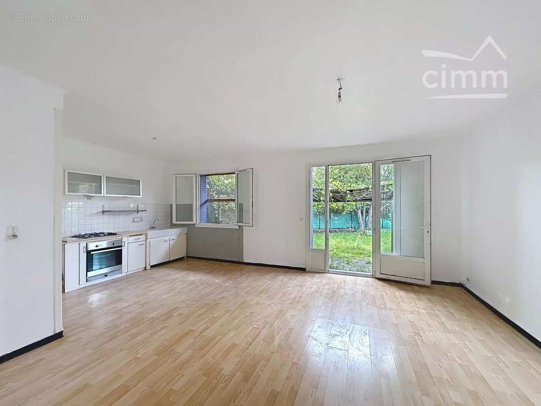 Appartement à L'ISLE-SUR-LA-SORGUE