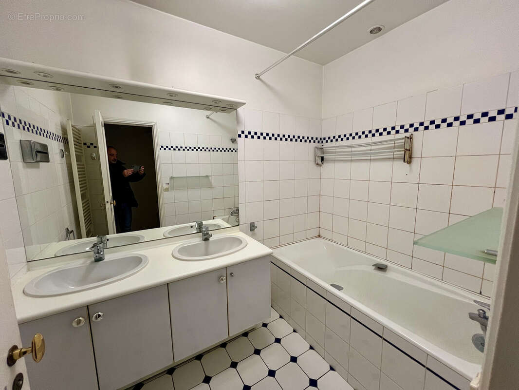 Appartement à CHARENTON-LE-PONT