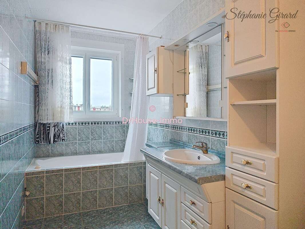 Appartement à SAINT-JEAN-DE-LA-RUELLE