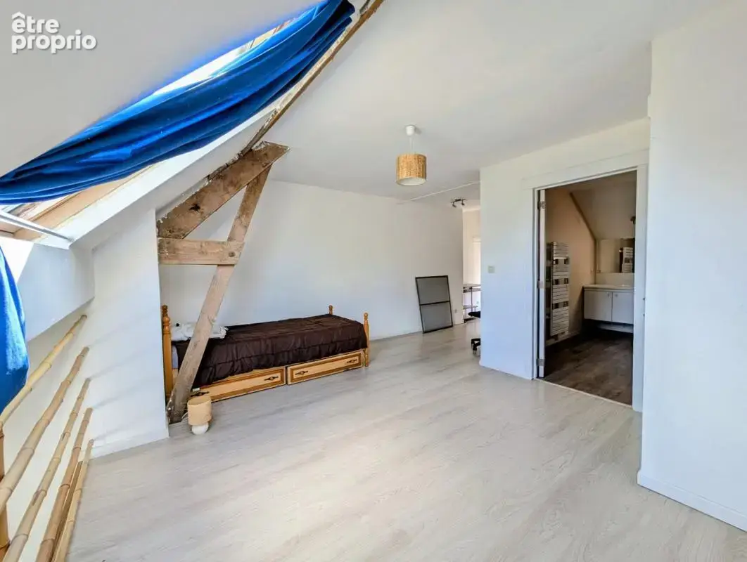 Mellé (35) : Longère de caractère rénovée (5 pièces) avec gîte indépendant, dépendances et potentiel d'aménagement - photo 11