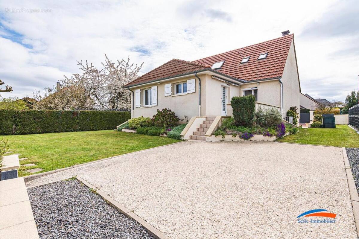   - Maison à CHAMPFLEURY