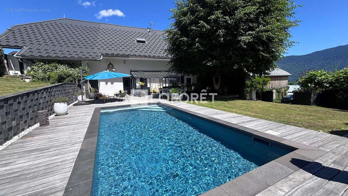 Maison familiale de caractère à Mercury de 175 m² avec dépendances et vaste grange d'environ 200 m - photo 10