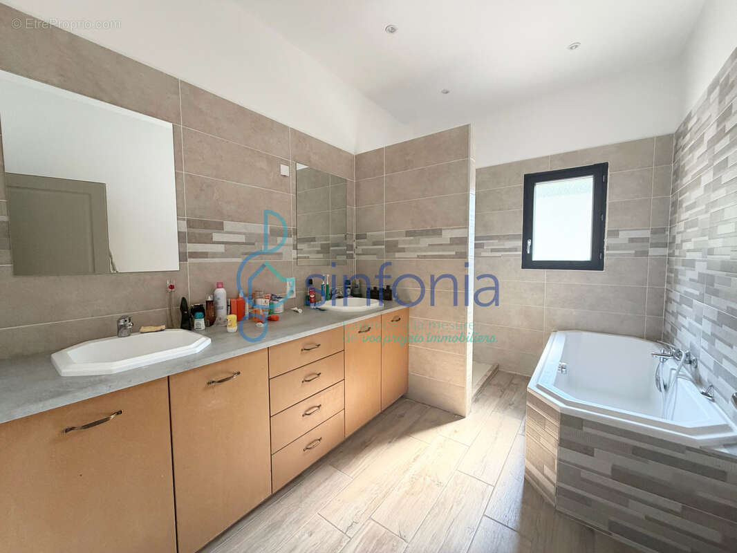 Superbe villa récente 145 m2 de plain-pied proche Uzes avec jardin et piscine - photo 9