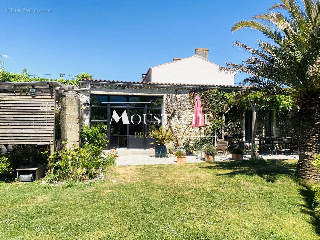 Maison à MORNAC-SUR-SEUDRE