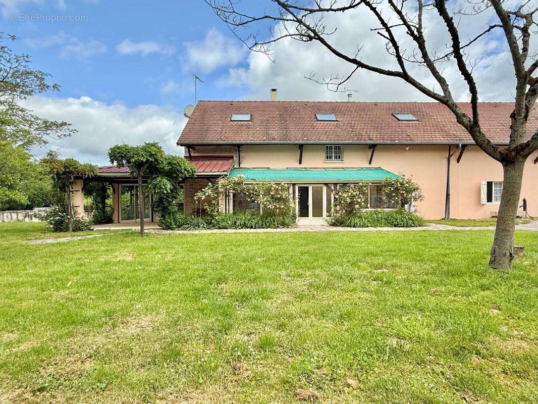 LONGERE DE CARACTERE de 500m² , 5000m² de terrain - photo 40