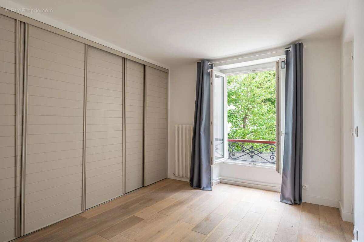 Appartement à PARIS-16E
