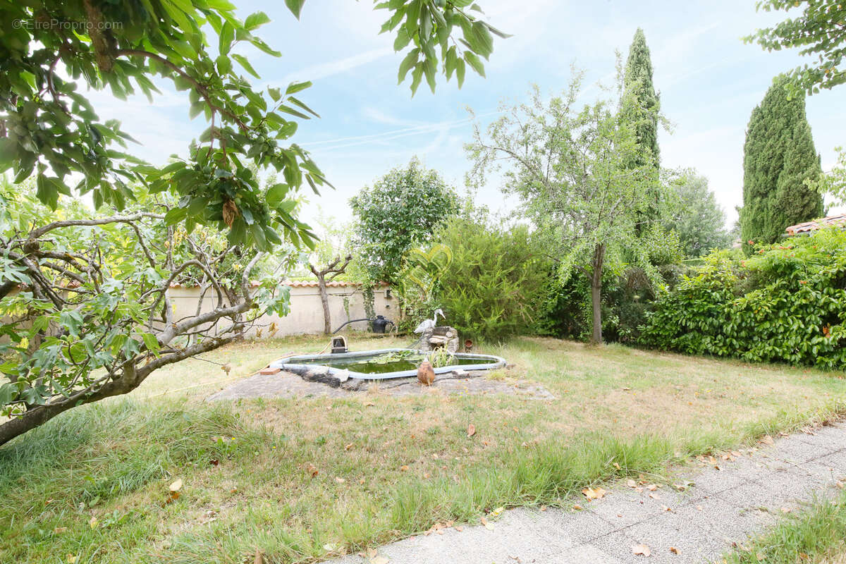 Propriété familiale avec parc arboré de plus de 2 250 m2 - photo 6