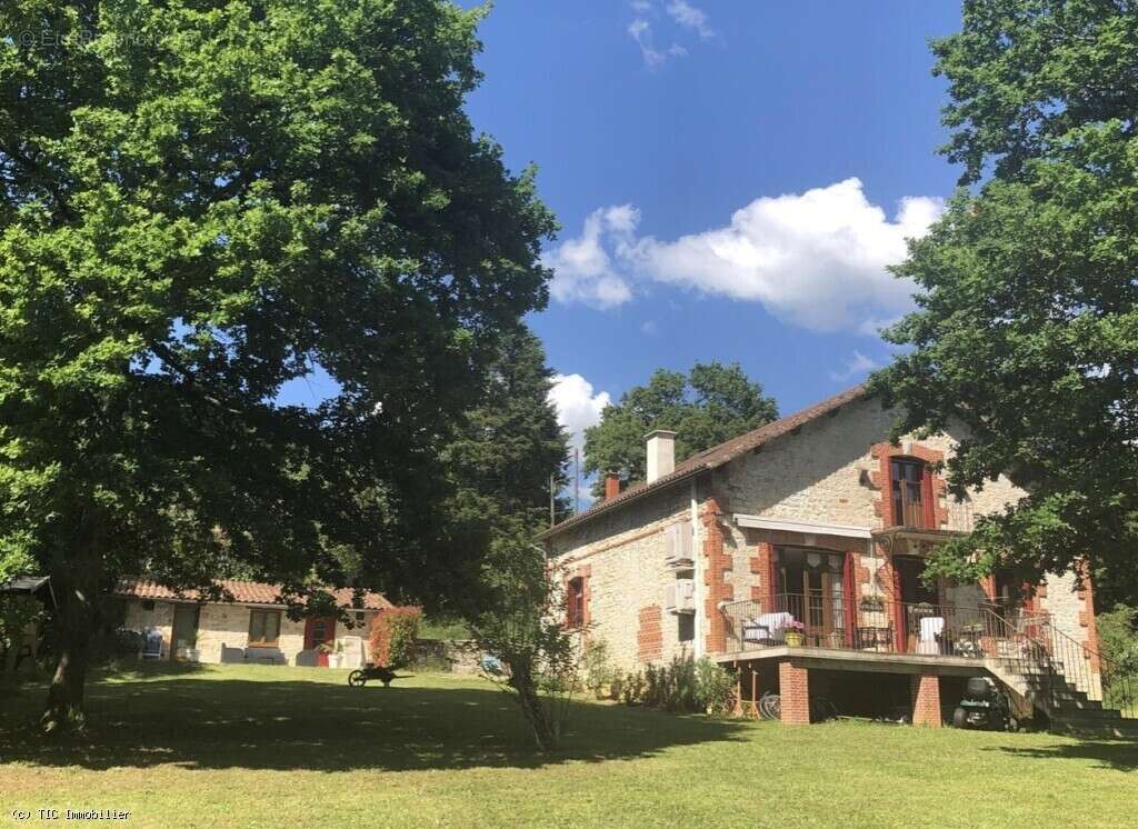 Maison à NANTEUIL-EN-VALLEE