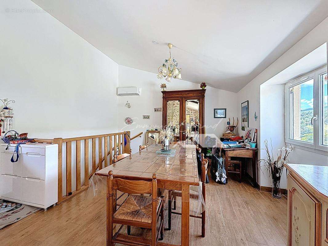 Maison à SAINTE-EULALIE-DE-CERNON